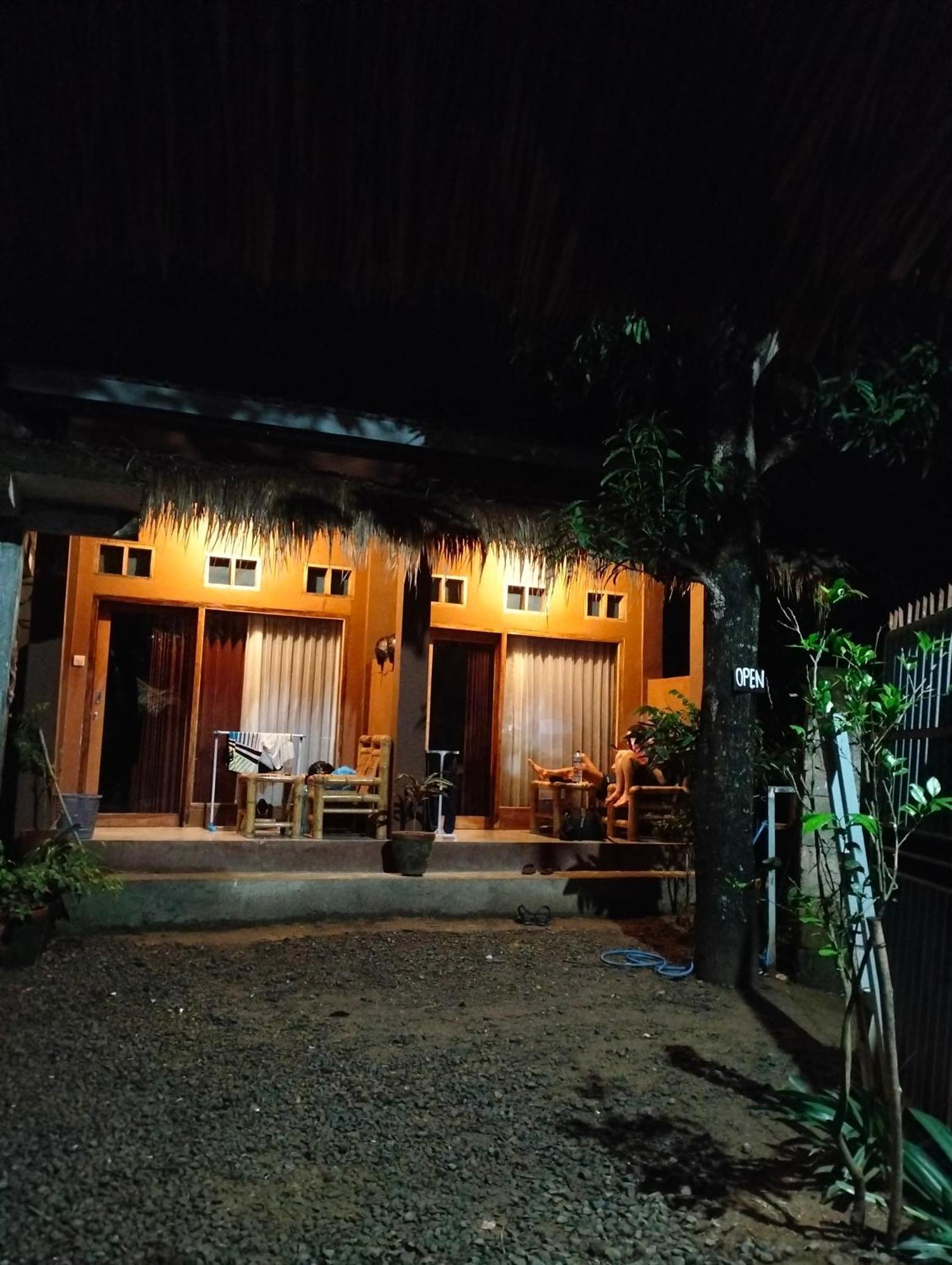 Fullmoon Homestay Kuta  Ngoại thất bức ảnh